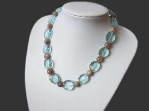 Aquamarincollier mit Mamorkugeln